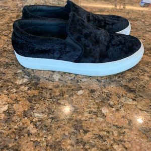 Steve Madden ‘velvety’ slip ons